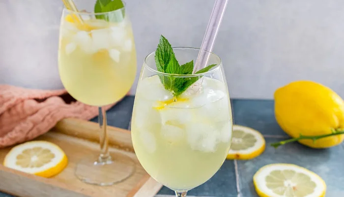 Limoncello Spritz